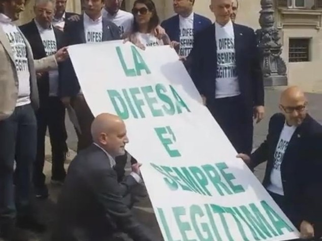 Legittima difesa: le 4 proposte su cui non si trova l'accordo