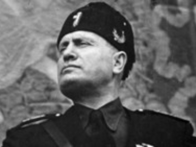 Dal saluto fascista ai busti di Mussolini, giro di vite del Pd