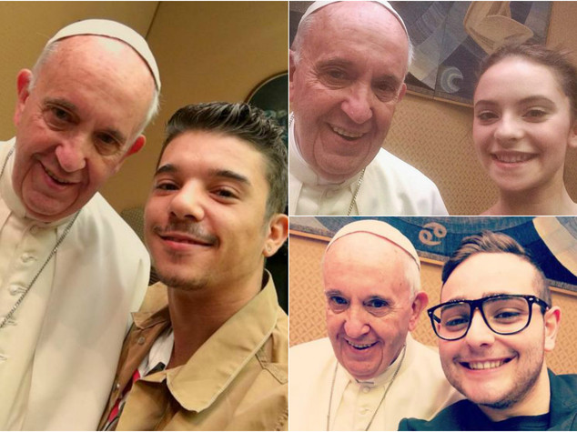 Da Rocco Hunt a Moreno, tutti pazzi per selfie col Papa