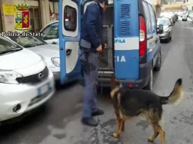 Suicida accusa spacciatori in ultimo sms, 4 arresti - VIDEO
