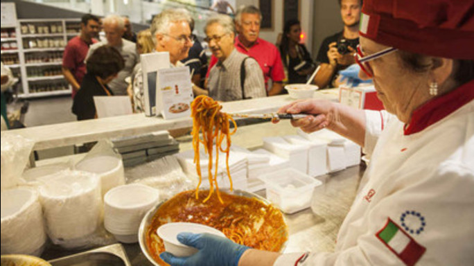 Piatti bastardi d'Europa, chef Ue massacrano ricette d'Italia - FOTO