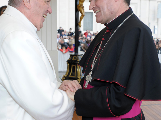 Papa a vescovo Bolzano, aiutare chi respinto al Brennero