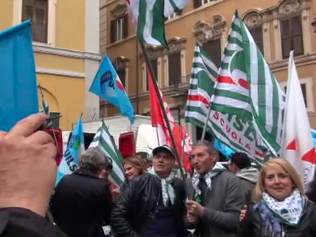 Sciopero scuola, prof e sindacati in piazza