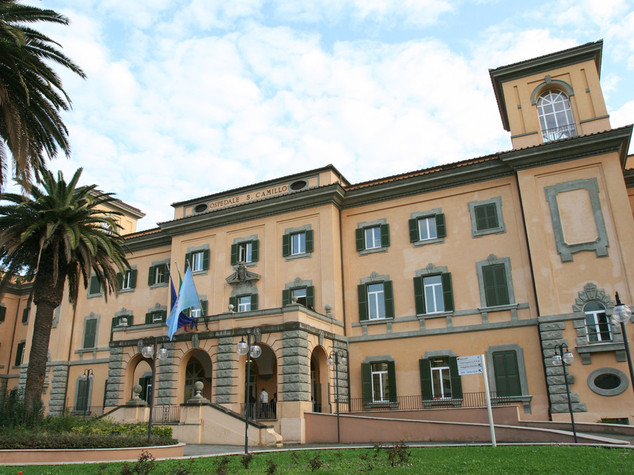 Roma immigratio aggredisce 4 infermiere due vigilantes San Camillo