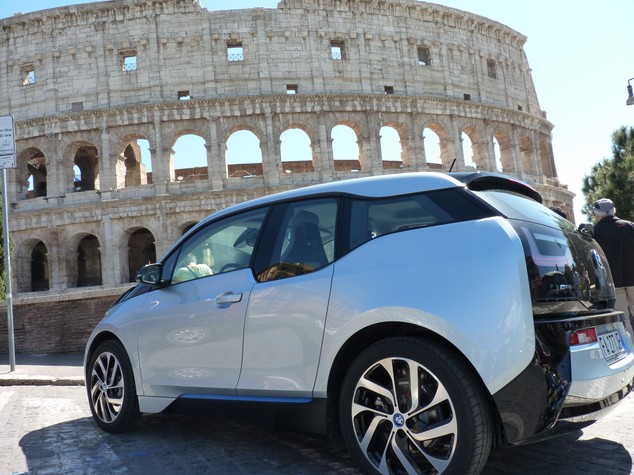 Bmw i3, elettrica da città con sprint da sportiva Video - Foto
