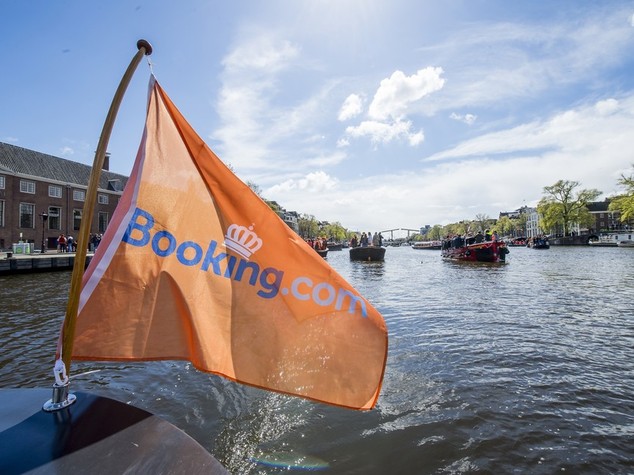 Non solo hotel, Booking.com punta sulle "passioni" - VIDEO