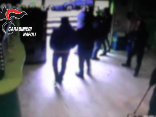 Camorra: racket e violenze, 20 arresti in 2 clan