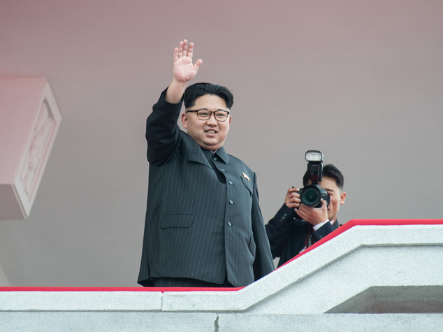Nordcorea: chiude congresso, gigantesca sfilata omaggia dittatore