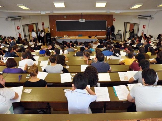 Gb, troppi debiti, 37% studenti si pente di andare all'università
