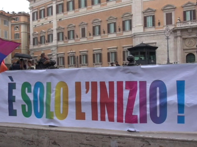 Unioni civili, dai selfie di Luxuria alle lacrime di Zan