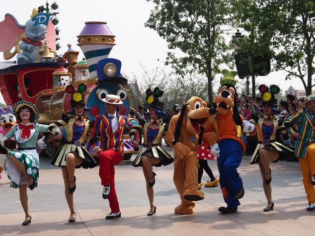 L'eterna giovinezza dei parchi a tema, 5 miliardi per Disneyland Shanghai