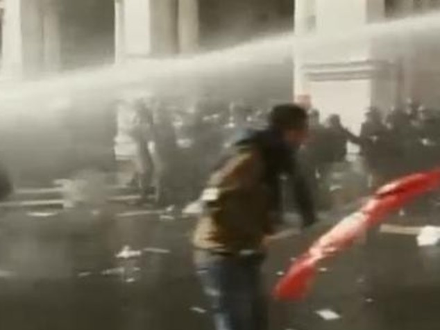 Manifestazione per la casa, scontri al Campidiglio -VIDEO