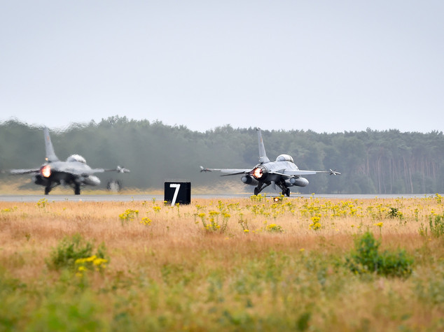 I caccia F-16 del Belgio bombarderanno postazioni Isis