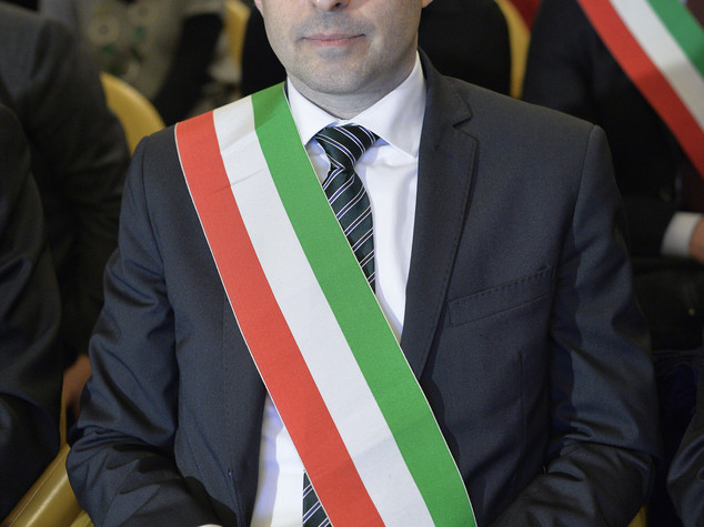 M5S sospende Pizzarotti, sindaco "direttorio irresponsabile