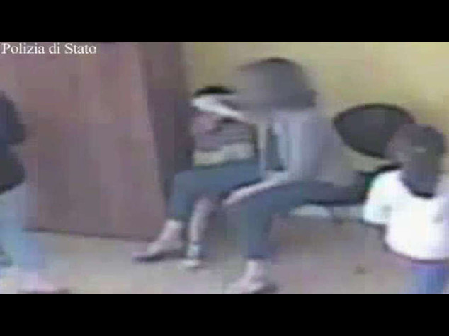 Taranto: maltrattamenti in asilo, 2 maestre indagate e sospese - Video