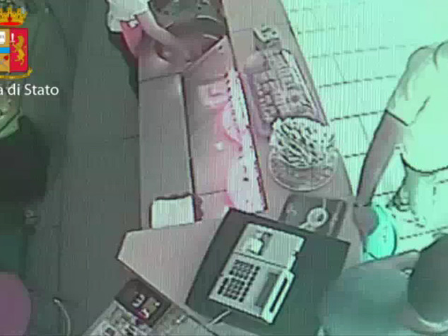 Chiedevano pizzo e installavano slot machine, 5 arresti a Caserta - VIDEO