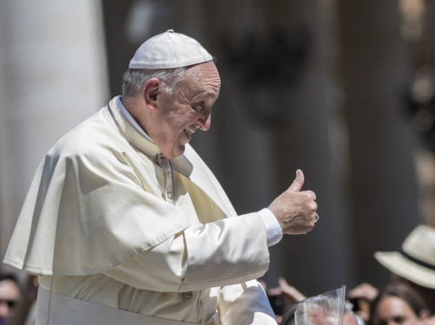 Gli 80 anni di Francesco, ecco come fargli gli auguri