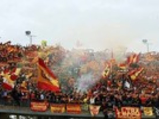 Calcio: Lecce, 15mila euro di multa per esplosione petardi