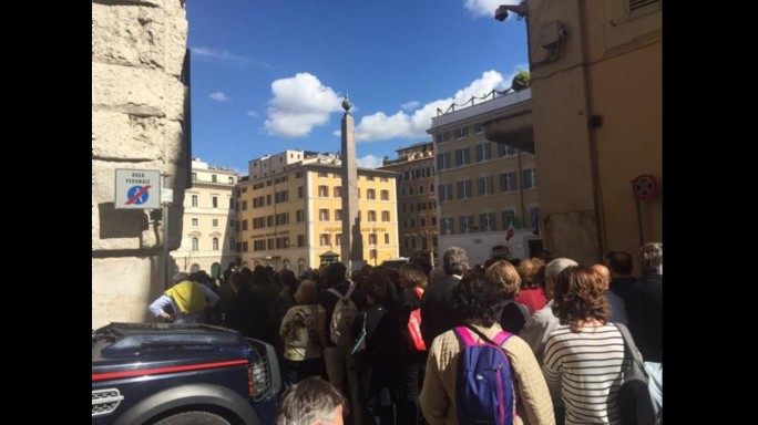 Pannella, folla alla camera ardente