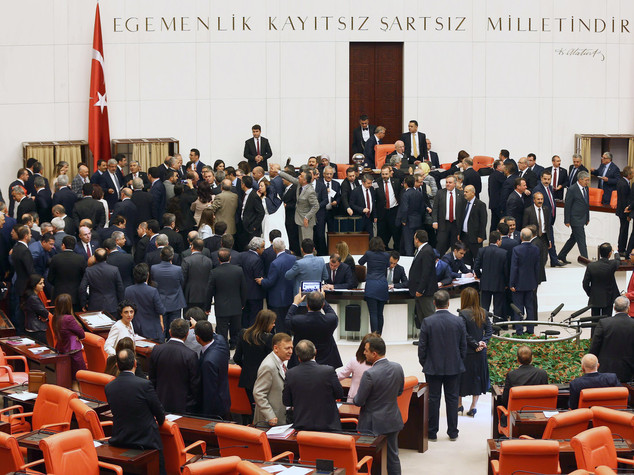 Turchia: dai deputati curdi ricorso costituzionale su immunita'