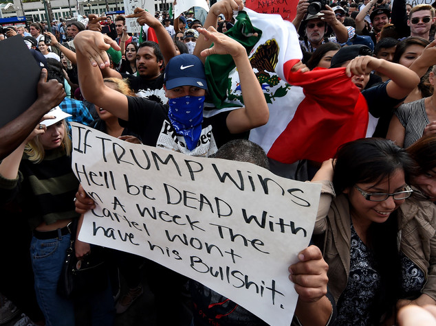 Arresti e tensione a comizio Trump a San Diego