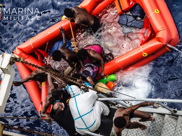Piano Ue sui migranti, 62 miliardi per l'Africa