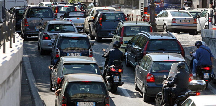 Abolizione del bollo per 70% delle auto e per le moto