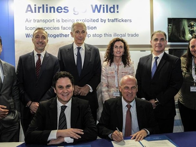 Animali:traffico specie protette,Alitalia firma Buckingham Palace