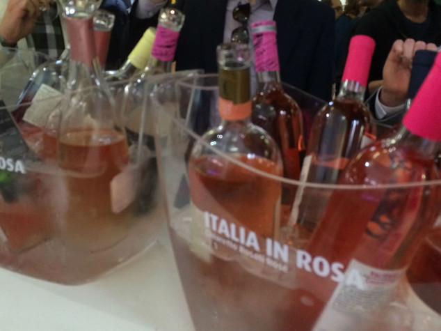 Vino: Italia in Rosa, 130 cantine e 170 rose' sul lago di Garda