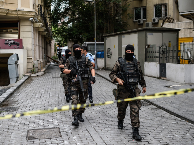 Autobomba davanti un commissariato turco, morti 2 agenti