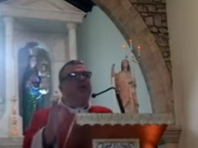 La predica choc del parroco sardo, "gay meritano morte"