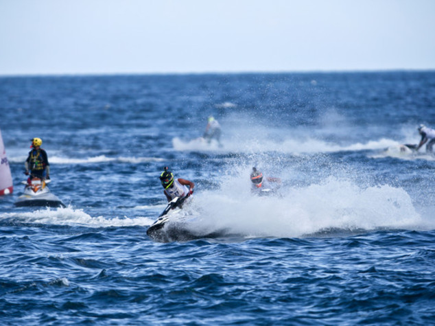 Dalle moto d'acqua ai runabout, a Otranto si corre sul mare - FOTO