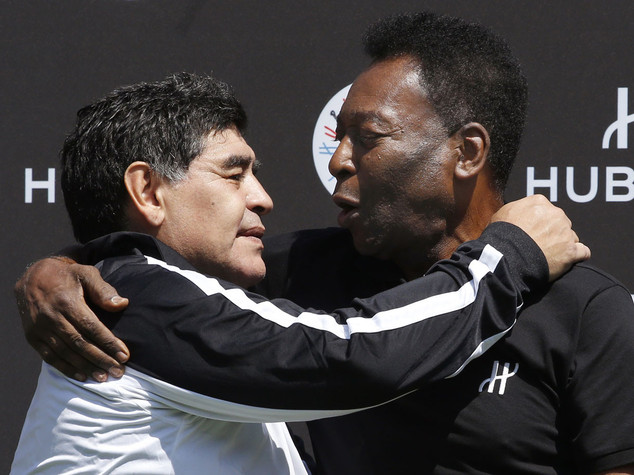 Problemi di salute, Pelè rinuncia alla fiaccola