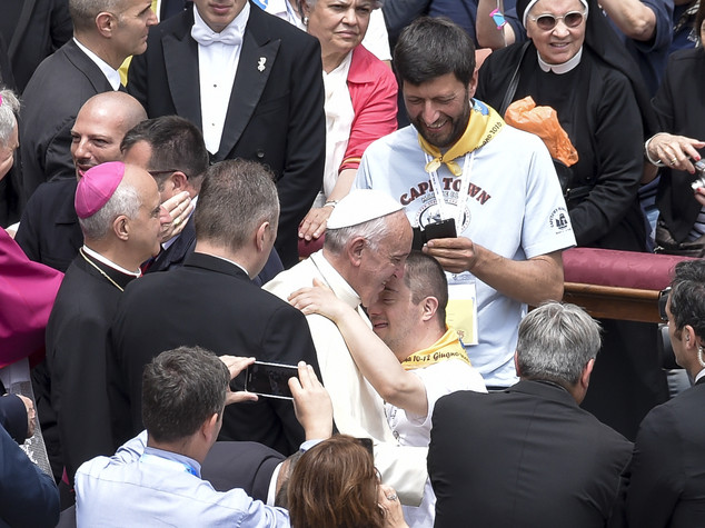 Papa, disabili relegati nelle riserve di pietismo e assistenzialismo