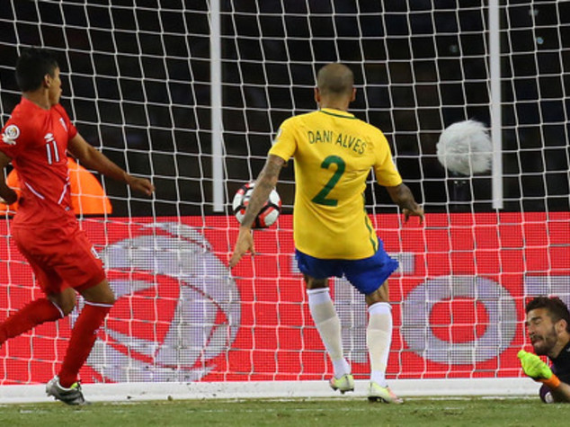 Flop Brasile, gol di mano la elimina dalla Coppa America