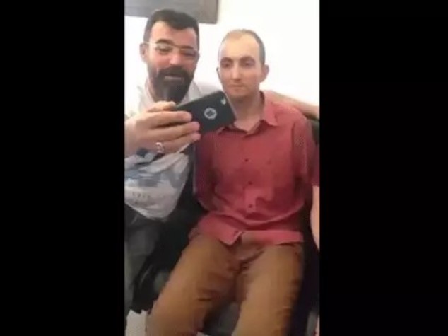 Selfie col serial killer, poliziotti turchi nei guai