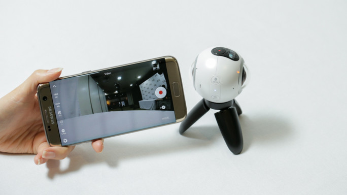 Samsung lancia Gear 360, fotocamera panoramica a 359 euro