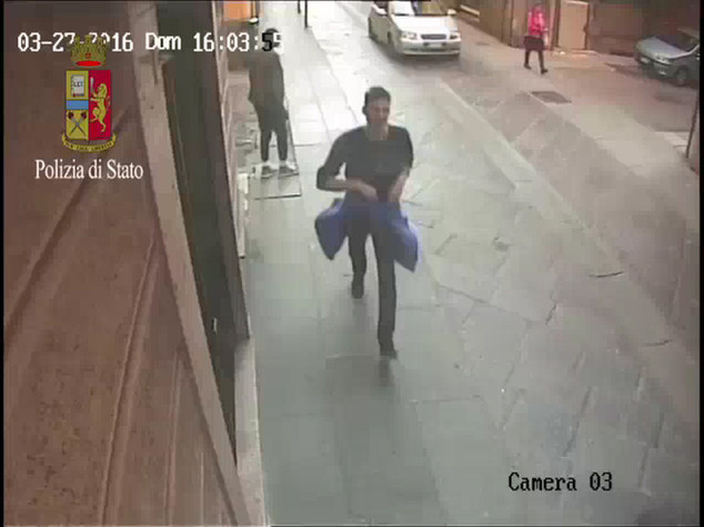 Rapine: Polizia Alessandria arresta 32enne, aggredi' giornalista - Video