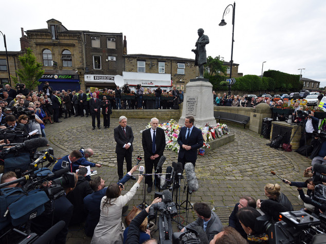 Omaggio Cameron e Corbyn a Cox, appello alla "tolleranza"