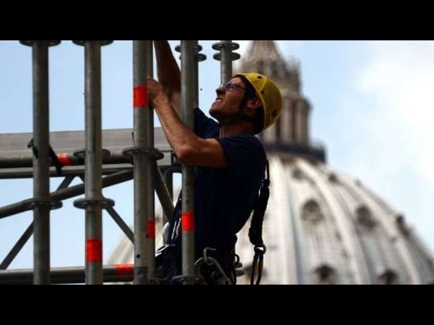 Lavoro: industria e costruzioni, in 136mila rischiano il posto