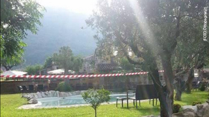 Fiaccolata e lutto cittadino per la b imba morta in piscina