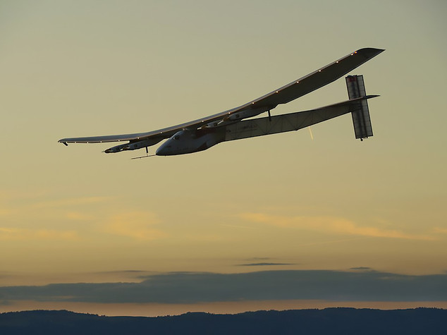 Solar Impulse atterra in Egitto, penultima tappa giro del mondo