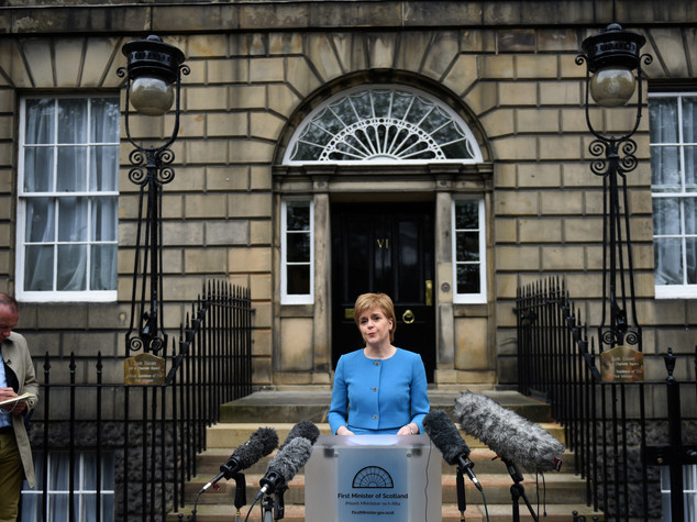 Sturgeon vuole colloqui immediati su "posto Scozia in Ue"