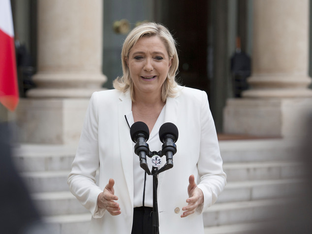 Francia: cosa è la 'fasciosfera' che spinge Marine Le Pen