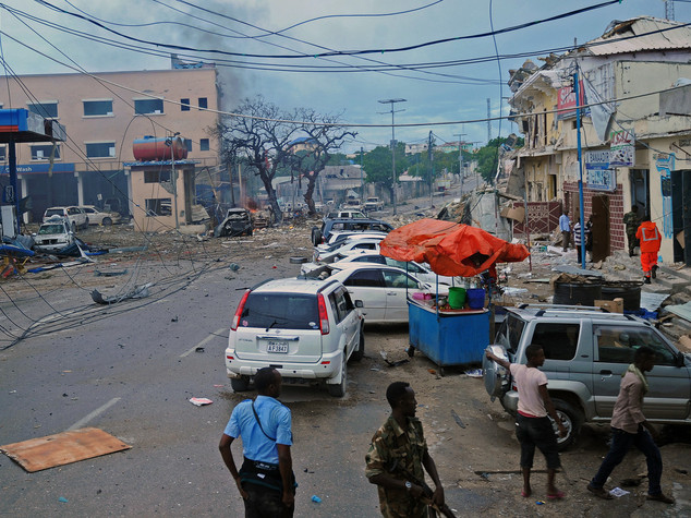 Shebaab fanno strage in un hotel di Mogadiscio, 35 morti