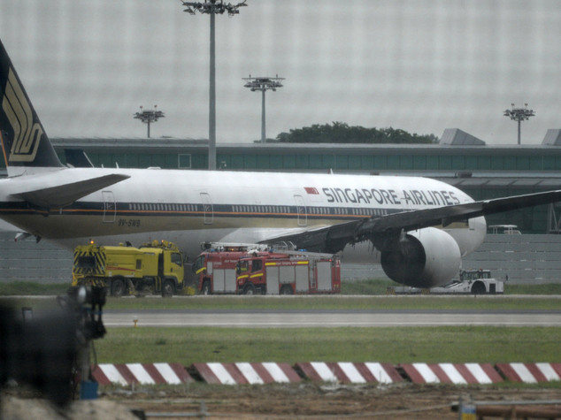 Incendio sul volo Singapore-Milano, 241 in salvo - VIDEO