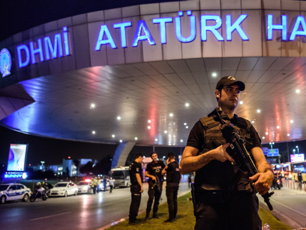 Strage Istanbul, stranieri i 3 kamikaze: un russo, un kirghizo e un uzbeko