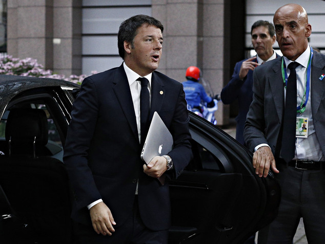 Scontro fra treni, Renzi lascia Milano e rientra a Roma