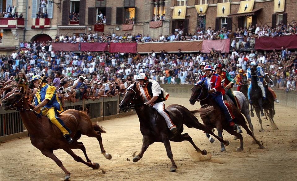 Al Palio di Siena vince l'Aquila, non accadeva dal '92