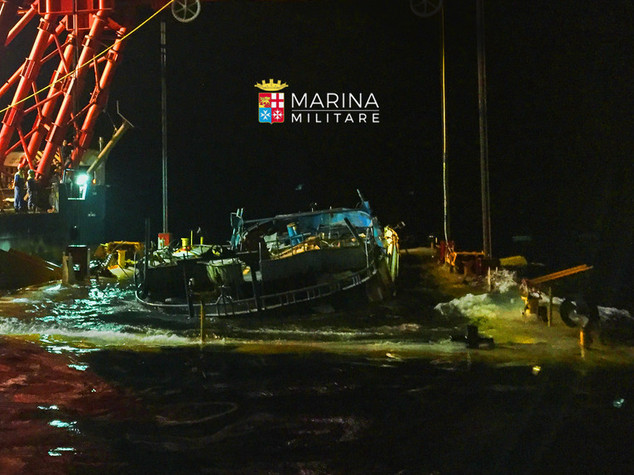 Peschereccio inabissato con 800 migranti, recuperato relitto - VIDEO